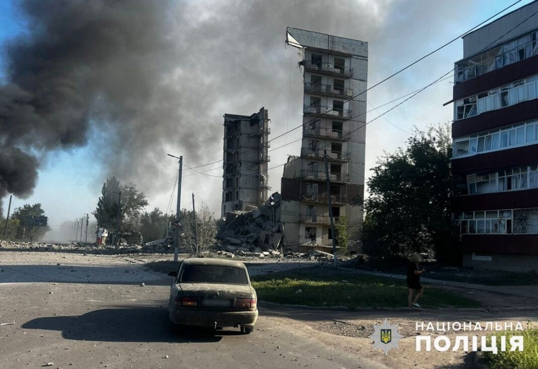 Destruição em Myrnohrad após bombardeamento russo