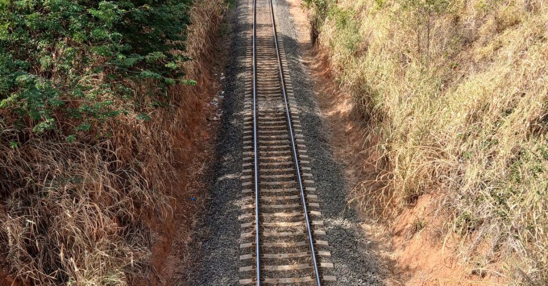 Corredor de Lobito: a ferrovia que os EUA e a China disputam. Mapa do Corredor de Lobito com traçado da ferrovia entre o Congo e o porto de Lobito em Angola