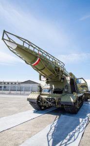 A assimetria que decide guerras: PAC-3, mísseis russos e a corrida industrial na Ucrânia