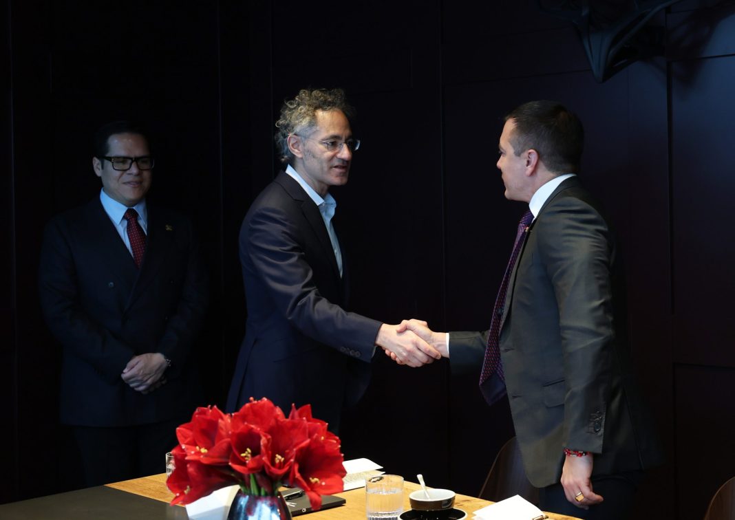 Alex Karp, presidente executivo da Palantir, numa reunião em Davos em janeiro de 2026