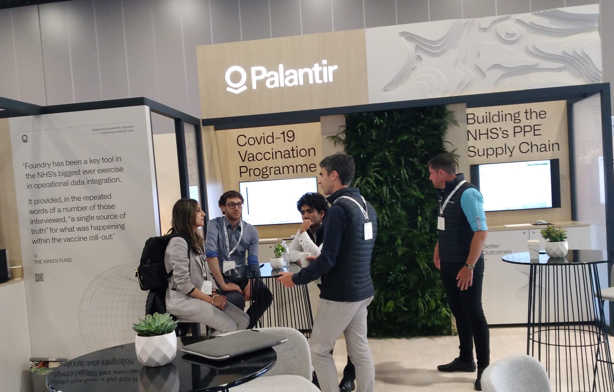 Expositor da Palantir numa conferência do NHS realizada em 2022