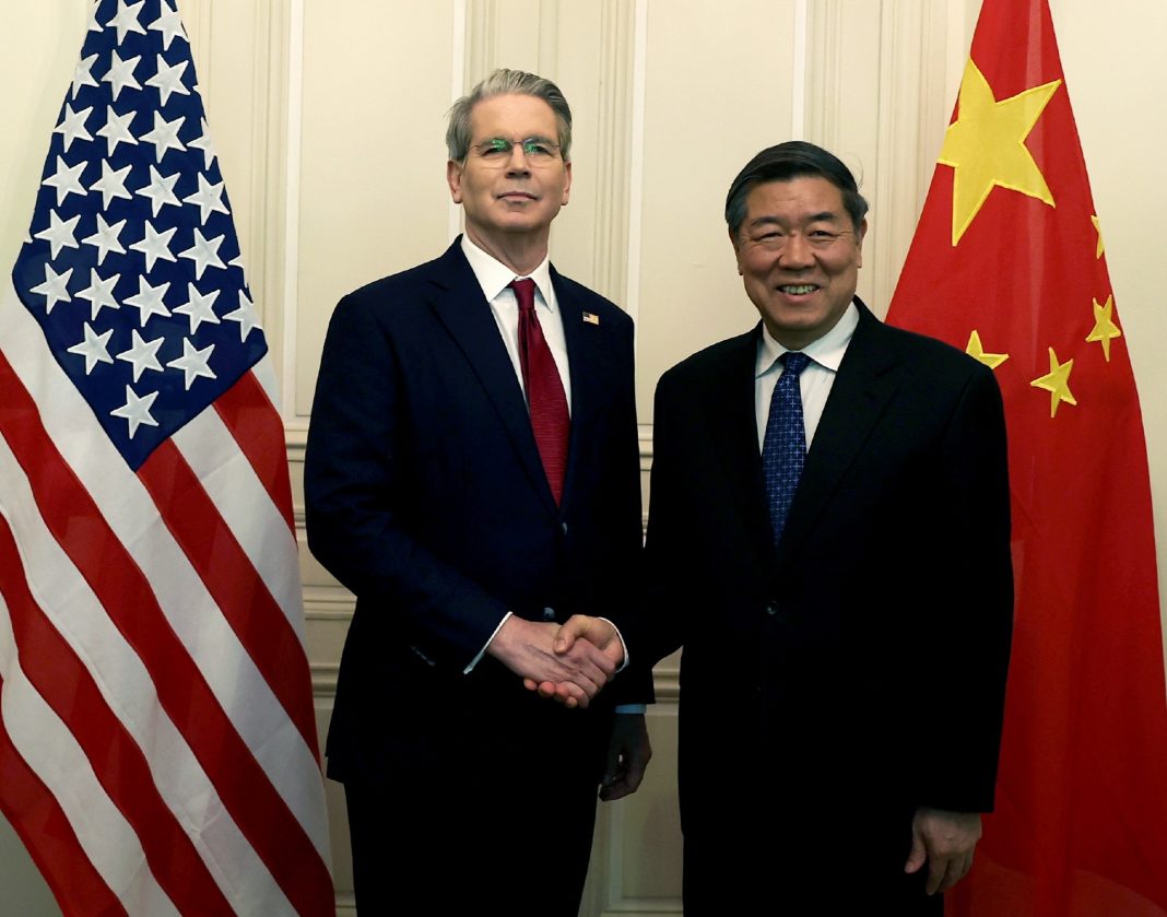 Scott Bessent e He Lifeng reunidos em Genebra