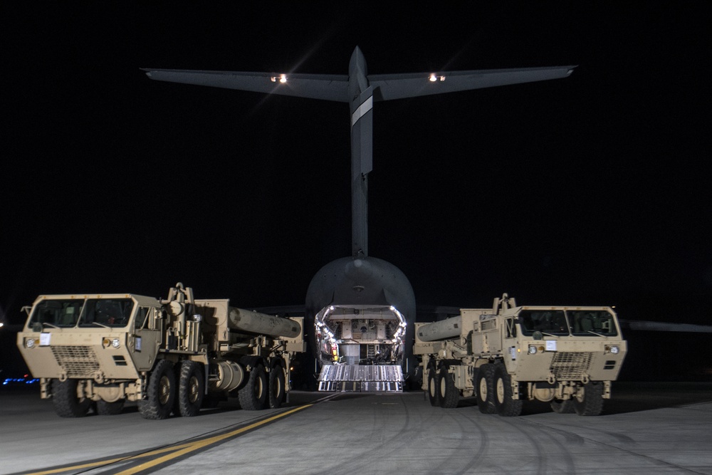 Sistema de defesa antimíssil THAAD após a sua chegada à Coreia do Sul