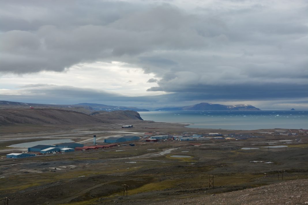 Vista panorâmica da base de Pituffik, na Gronelândia, onde os EUA já mantinham tropas antes do acordo de segurança da Gronelândia