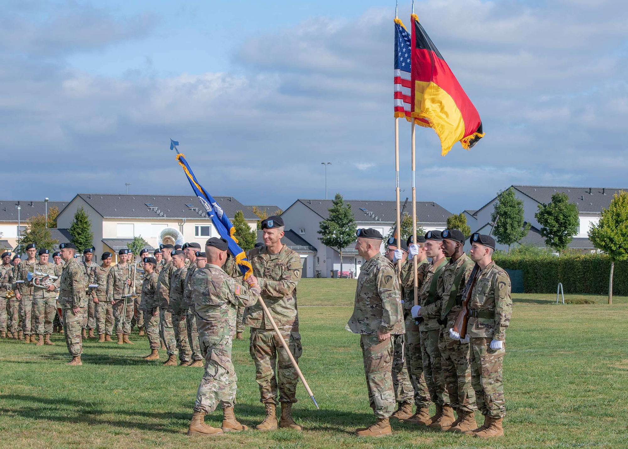 Cerimónia de ativação da 2.ª Multi-Domain Task Force do Exército dos EUA, em Wiesbaden, na Alemanha