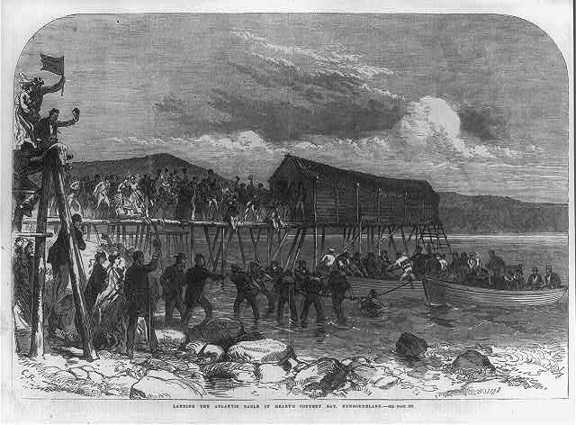 Cabos submarinos em Carcavelos: de 1870 ao 2Africa Gravura de 1866 com pessoas na costa a receber um cabo telegráfico submarino na Terra Nova
