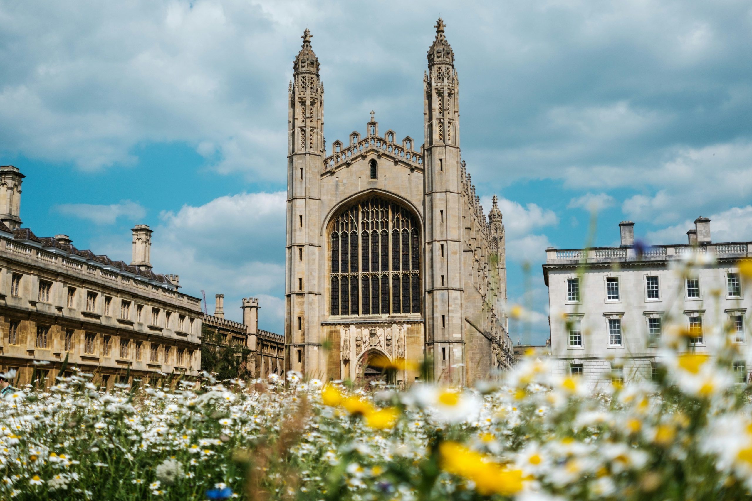 Edifícios históricos de Cambridge, onde a nova direita britânica procura quadros e redes políticas.