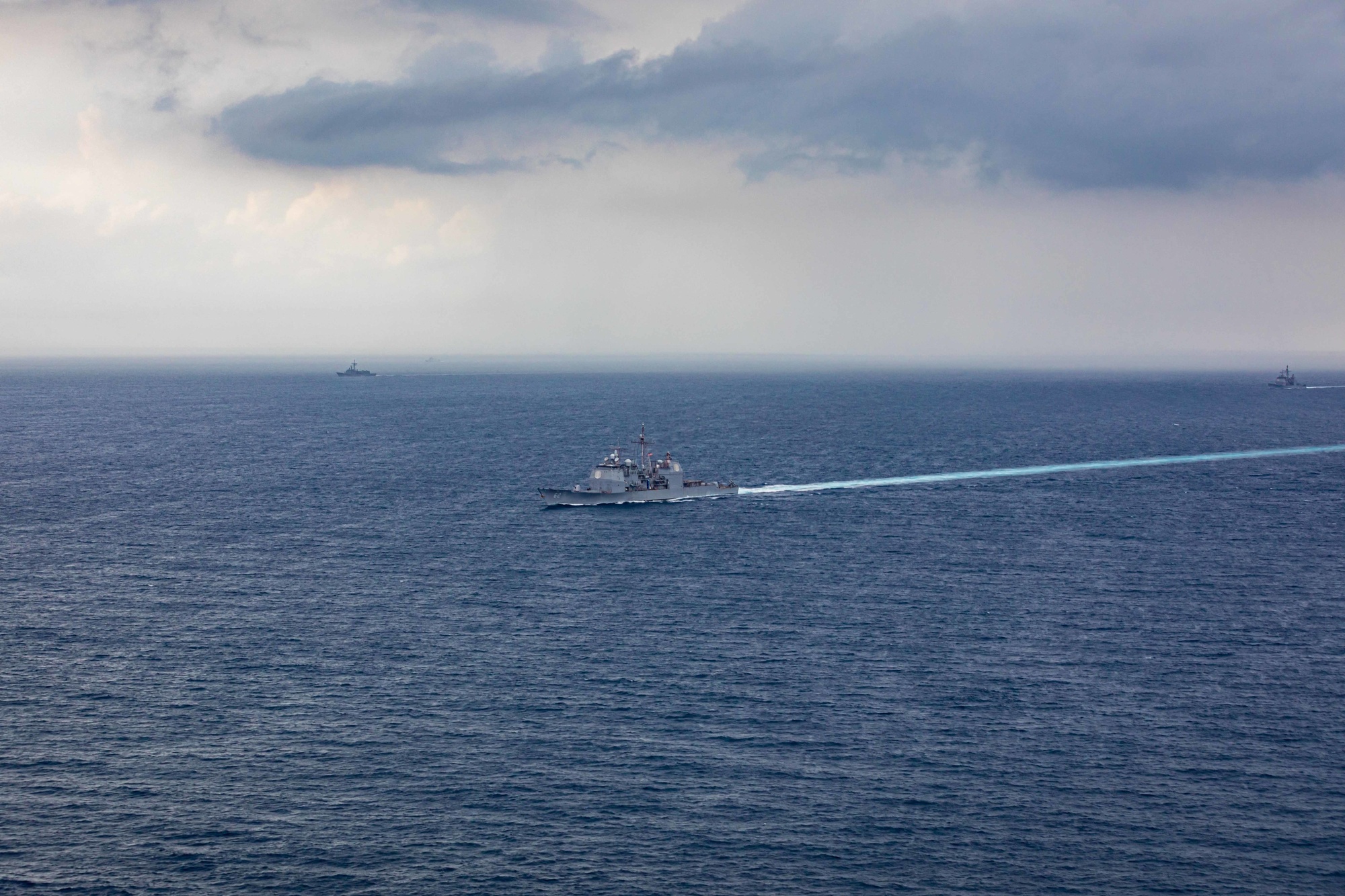 Cruzadores USS Chancellorsville e USS Antietam no Estreito de Taiwan, no centro do risco de bloqueio a Taiwan pela Marinha chinesa