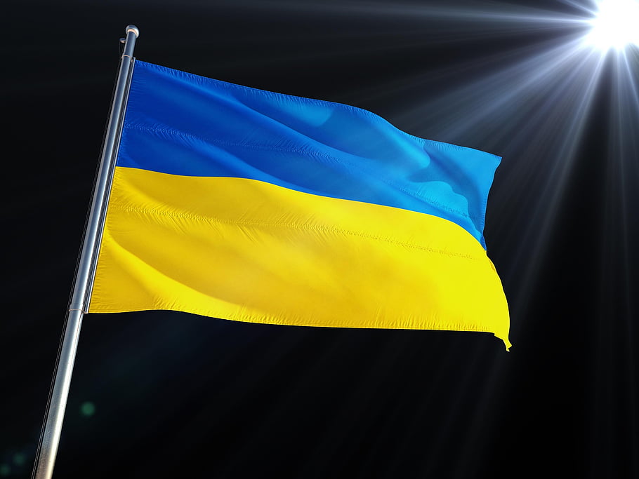 Bandeira ucraniana, imagem ilustrativa do país pressionado a suspender os ataques às refinarias russas
