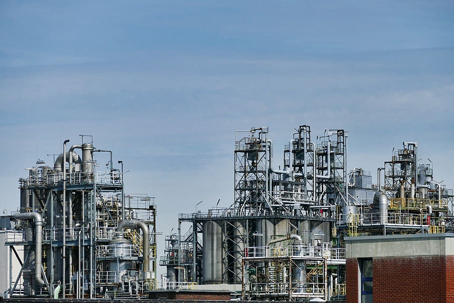 Refinaria de petróleo, imagem ilustrativa do contexto dos ataques às refinarias russas