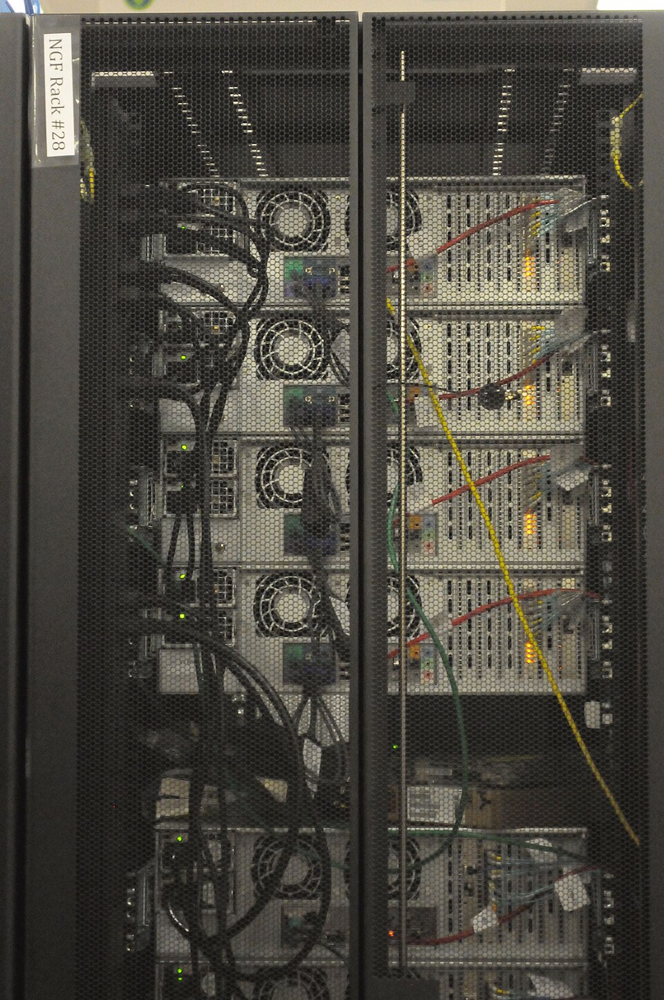 Infraestrutura de computação e servidores em centro de dados, fotografia 3