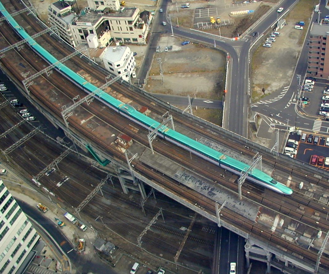 Comboio Shinkansen E5 no Japão, tecnologia ferroviária japonesa