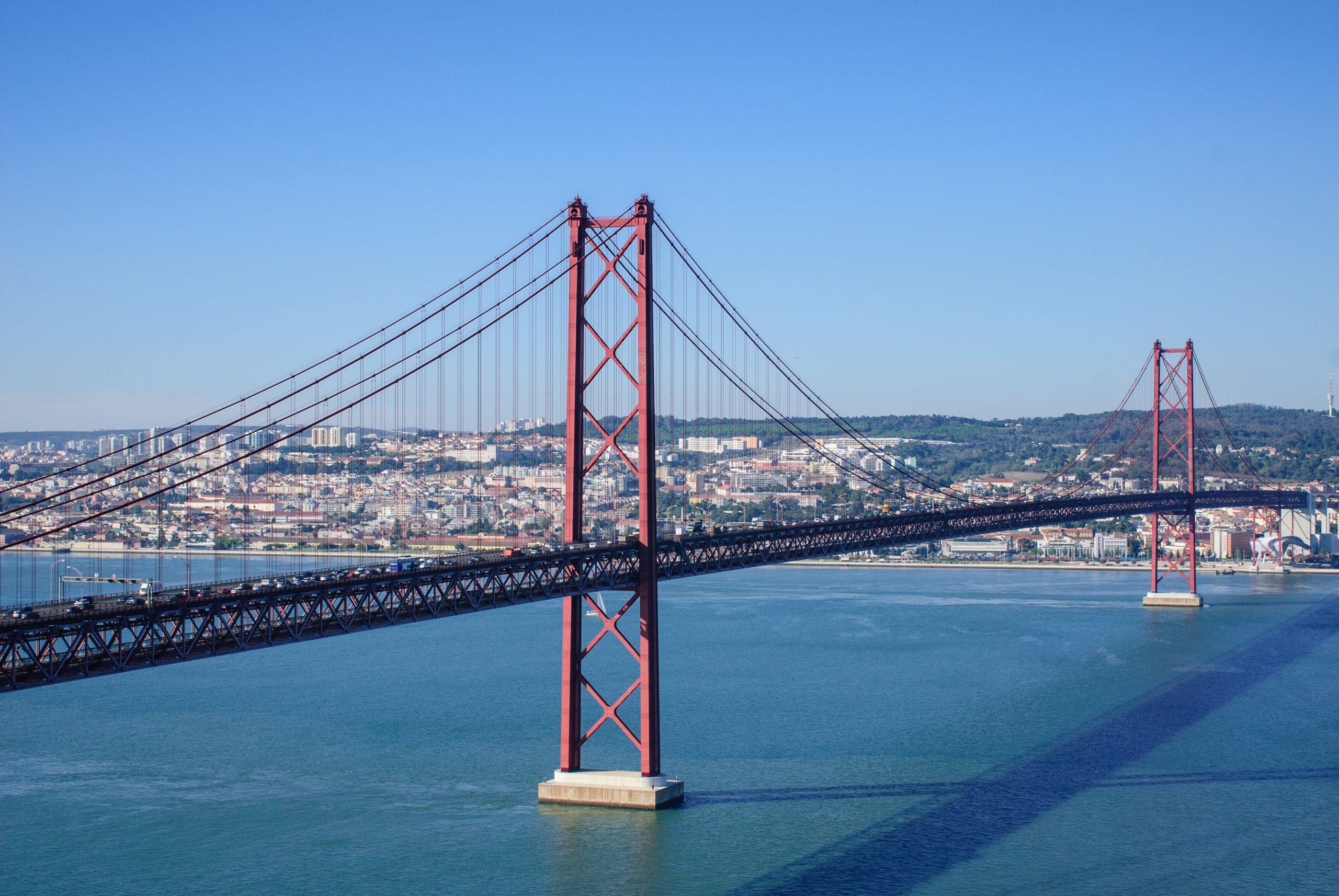 Ponte 25 de Abril sobre o Tejo, em Lisboa
