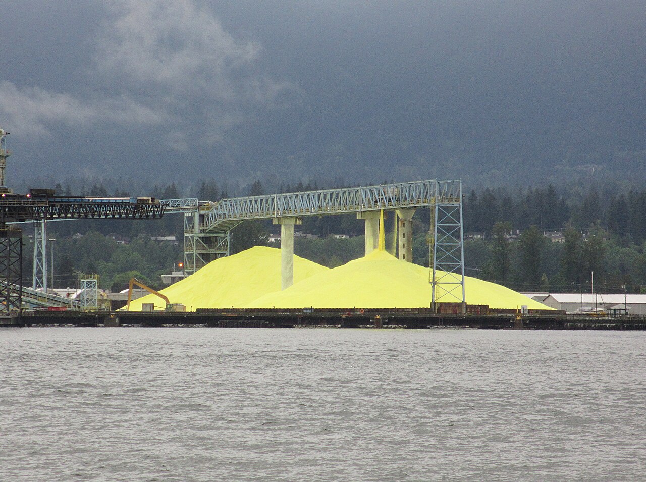 Enxofre armazenado em Vancouver, Canadá