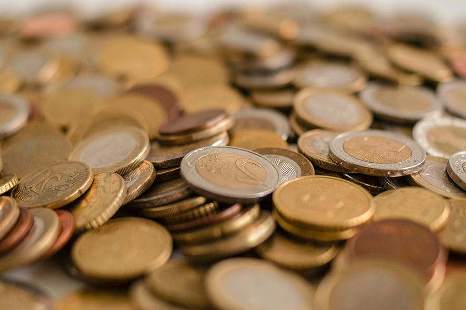 Moedas de euro, imagem ilustrativa dos apoios às famílias monoparentais