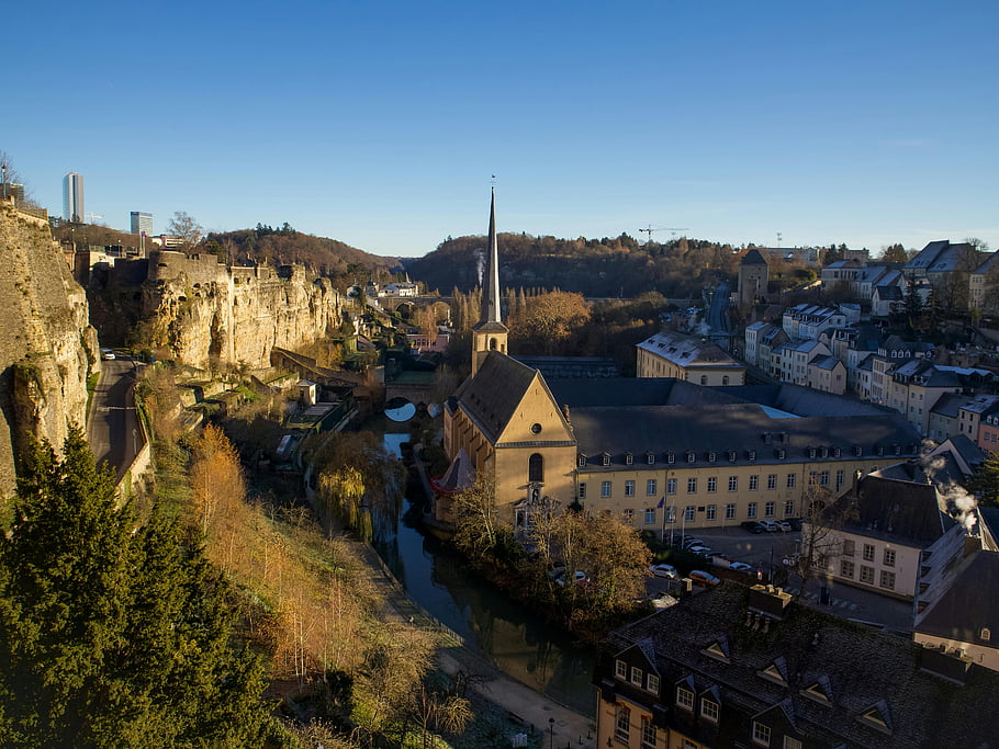 Vista urbana do Luxemburgo, contexto do artigo sobre fundos de investimento