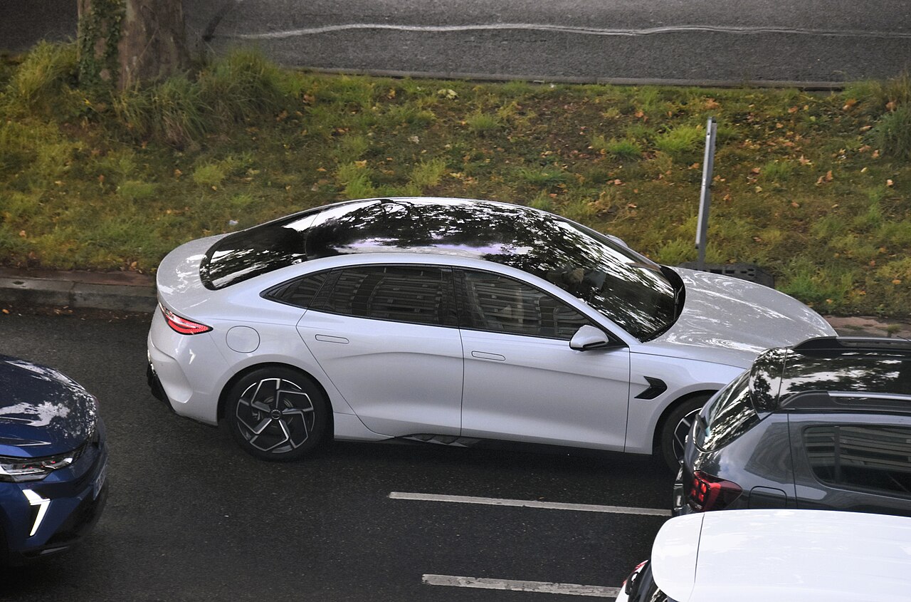 BYD Seal totalmente elétrico fotografado em 2025