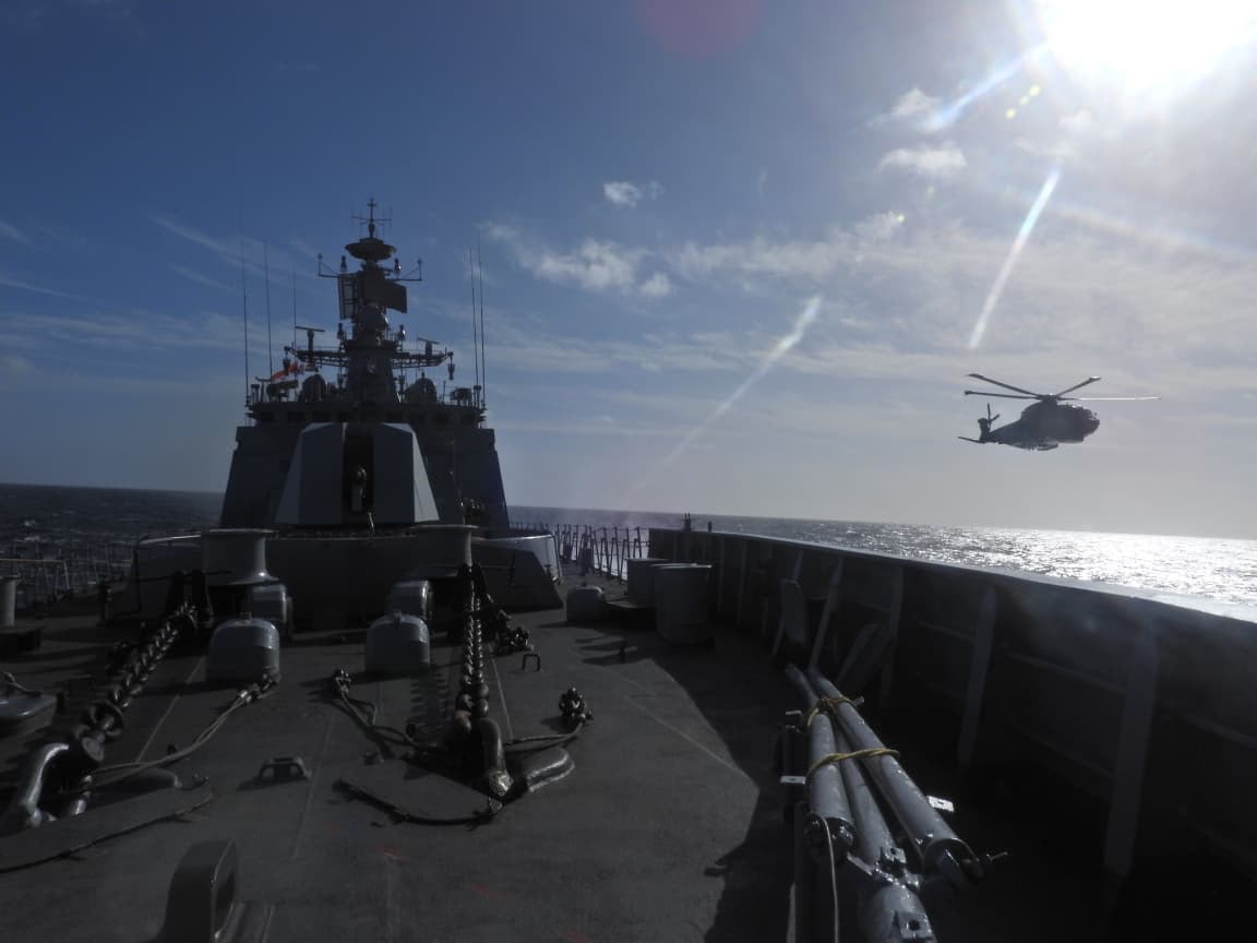 Treino naval durante o exercício Konkan-26, em outubro de 2026