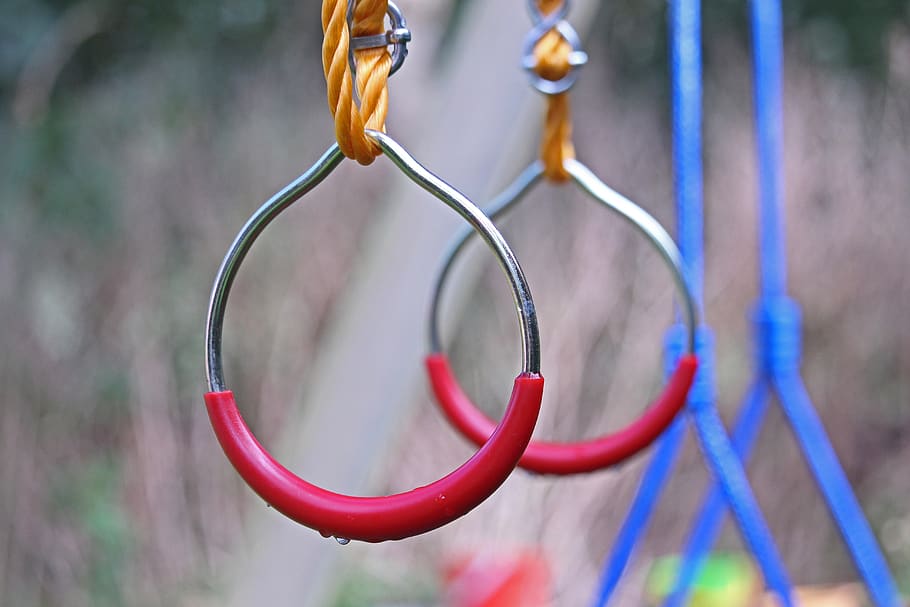 Internamentos sociais de crianças: acolhimento em falta Equipamento de um parque infantil, contexto da vida quotidiana afetada pelos internamentos sociais de crianças