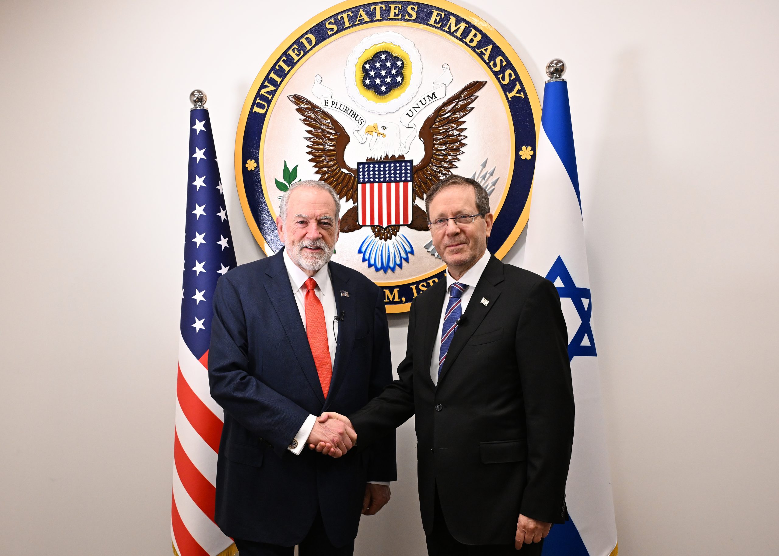 Eleições em Israel: como os votos se tornam Governo Isaac Herzog recebe Mike Huckabee na Presidência em julho de 2026