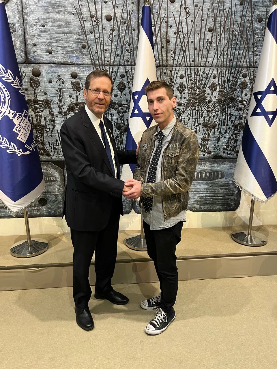 Isaac Herzog ao lado de Ezra Mor numa fotografia de arquivo