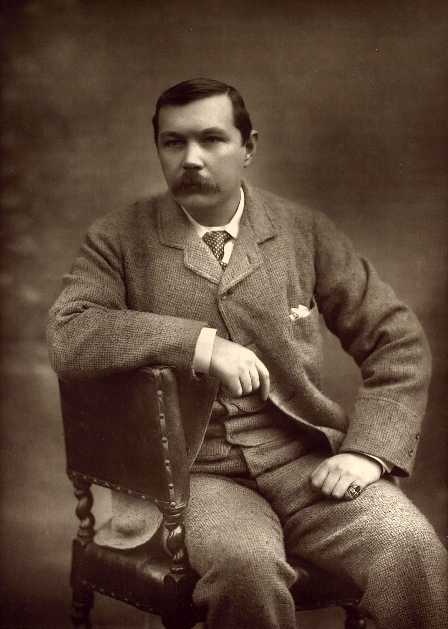 Retrato fotográfico de Arthur Conan Doyle realizado por Herbert Rose Barraud em 1893