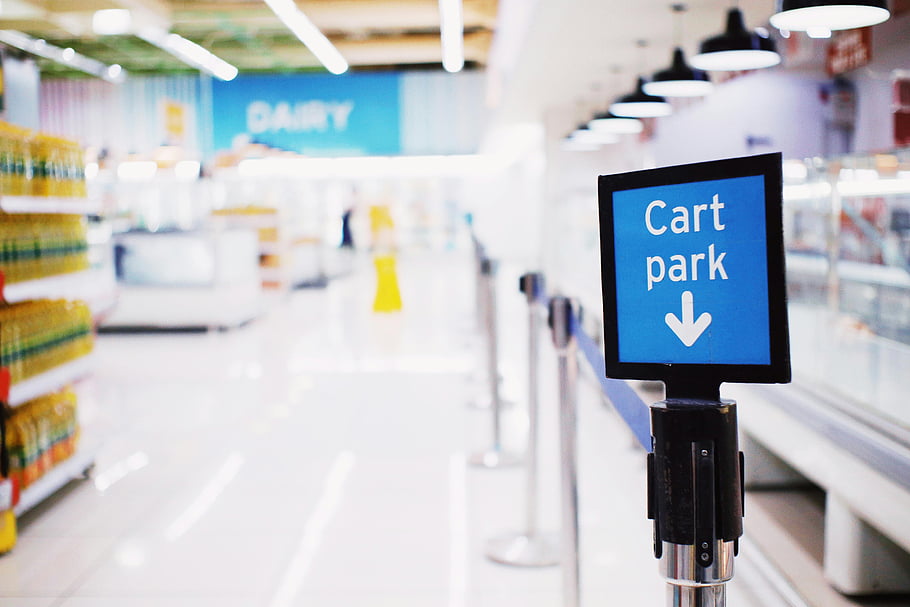 Interior de supermercado, contexto do IVA na receita fiscal em 2027