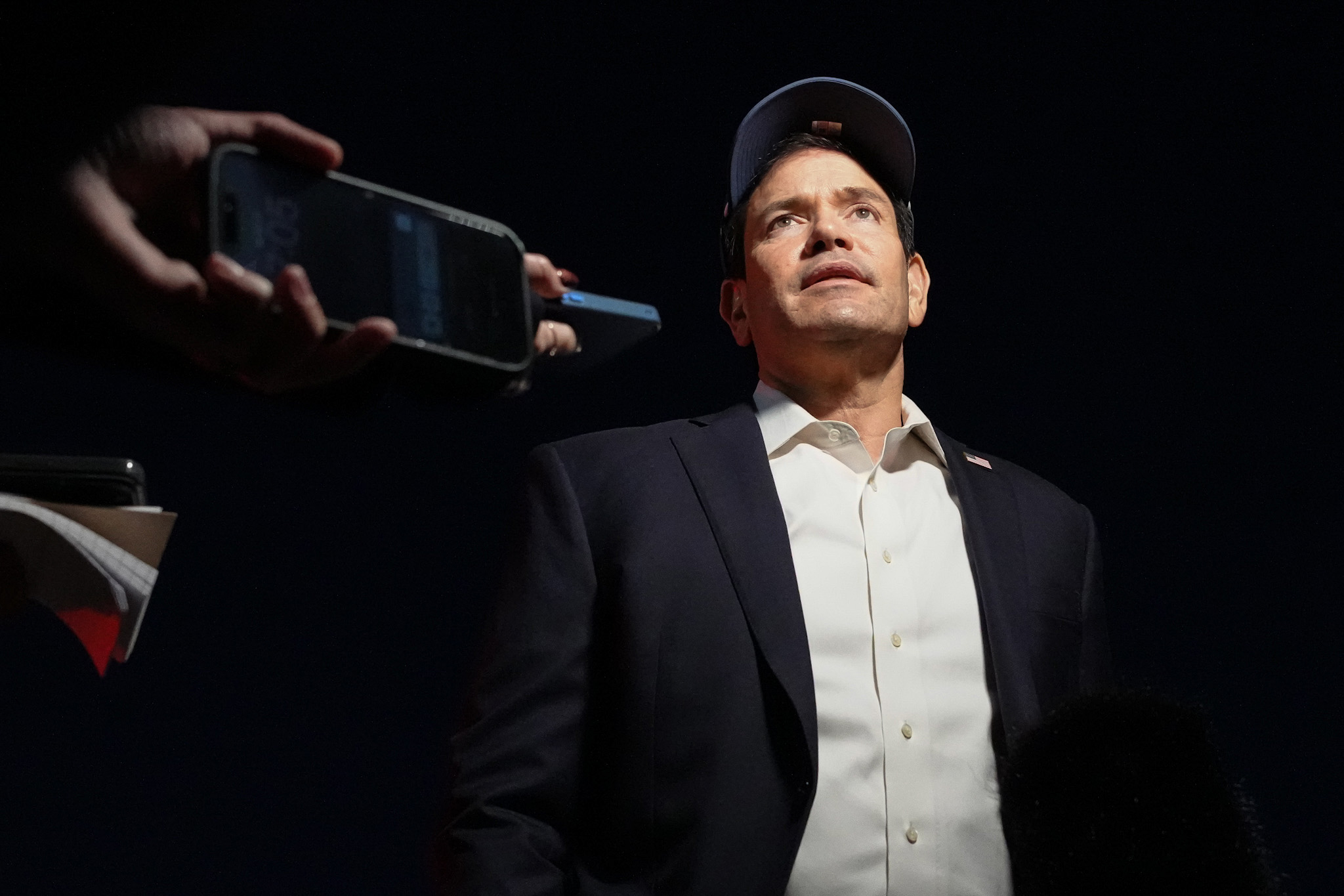 Marco Rubio fala à imprensa antes da deslocação a Mumbai e Jamnagar