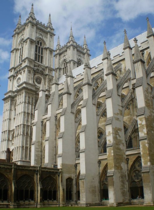 Westminster: o sótão medieval que se tornou museu Vista exterior da Abadia de Westminster a partir dos claustros