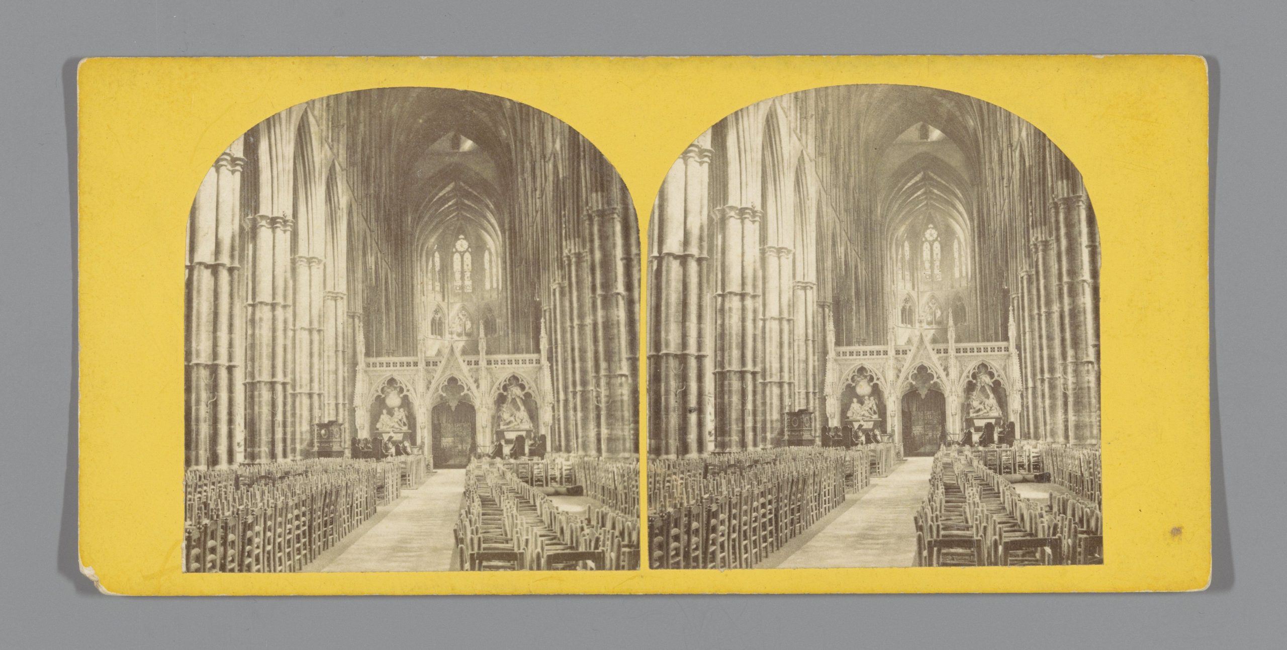 Westminster: o sótão medieval que se tornou museu Fotografia histórica da nave e do coro da Abadia de Westminster